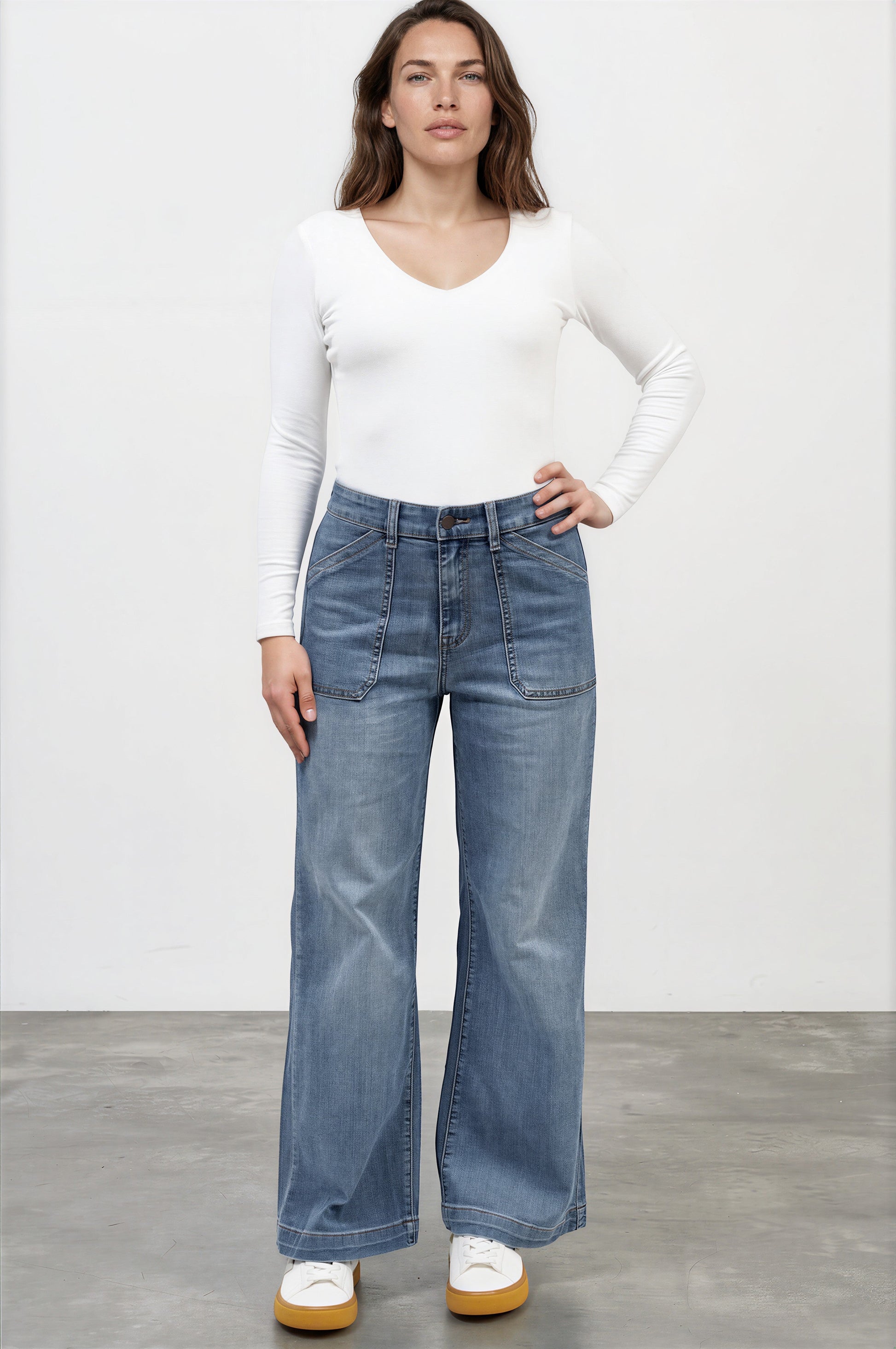 Amonie Jeans - High Waisted Wide Leg Jeans in Mid Wash Denim