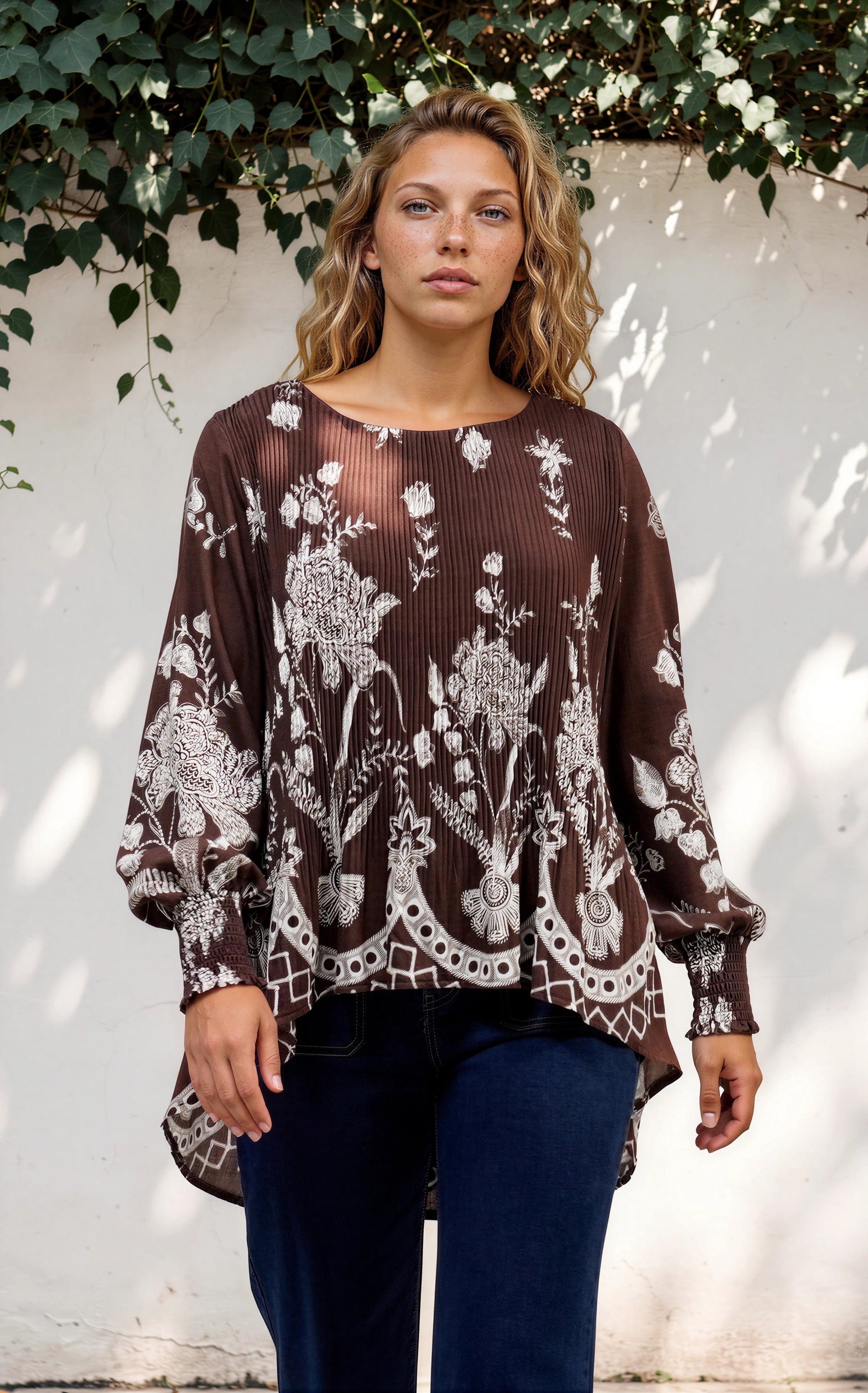 Gelina Top - Crew Neck Pleated High Low Pull Over with Balloon Sleeves in Gerry Print Chocolate