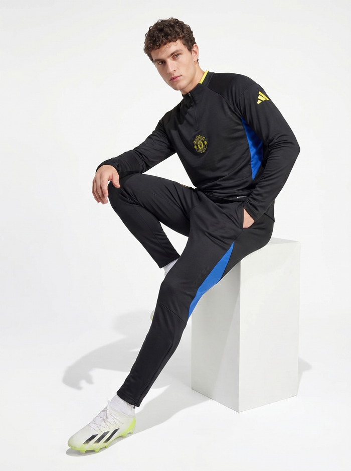 MANCHESTER UNITED 2026 BLACK TRACKSUIT